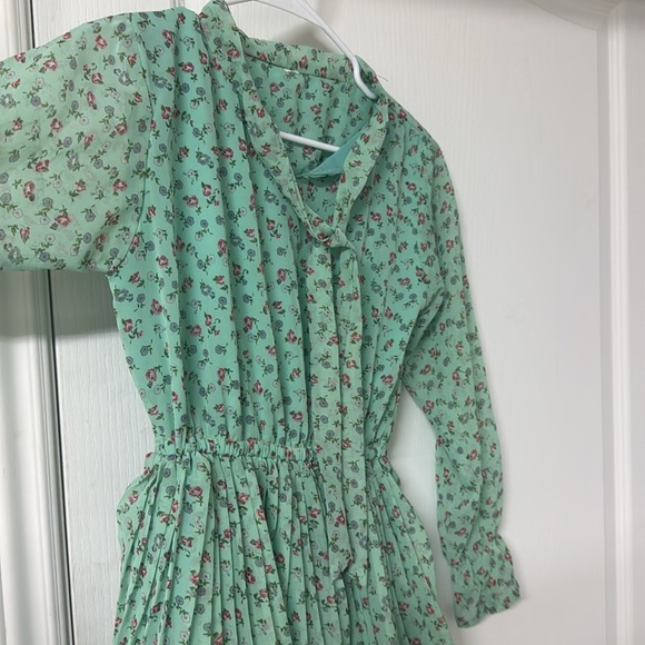 Dress - Picture 3 of 4